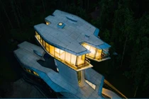 'Biệt thự tàu vũ trụ' 140 triệu USD của tỷ phú Nga