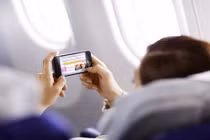 Video: Điều gì xảy ra nếu điện thoại không ở chế độ máy bay trong suốt chuyến bay