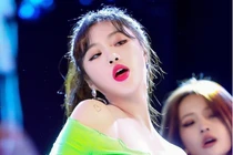 Sở thích mặc gợi cảm của nữ ca sĩ vừa bị đuổi khỏi nhóm nhạc