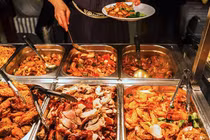 Loạt bí mật trong các nhà hàng buffet được tiết lộ, nhiều người phải kinh ngạc