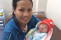 Bé sơ sinh bị nhiễm trùng uốn ván vì mẹ dùng dao lam cắt rốn tại nhà