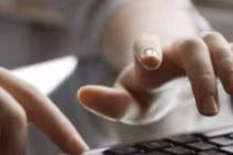 Tan vỡ hạnh phúc vì vợ mải mê lao vào cuộc tình trên mạng