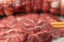 Mẹo chọn thịt bò tươi ngon, không nhầm lẫn với thịt lợn tẩm màu