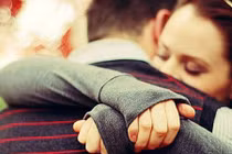 Trời lạnh thế này chỉ muốn nắm tay và yêu ai đấy quên hết đường về