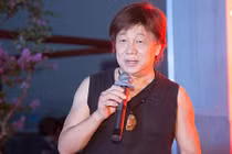 Lương Tiểu Long công khai ngoại tình ở tuổi 70