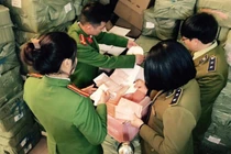 Tạm giữ 5 tấn mặt nạ mỹ phẩm không rõ nguồn gốc