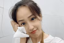 Mai Phương Thúy hồn nhiên khoe ảnh trong toilet