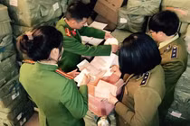 Tạm giữ 5 tấn mặt nạ mỹ phẩm không rõ nguồn gốc