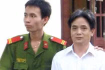 2.000 ngày truy tìm gã thợ ảnh buôn lậu sừng tê giác xuyên lục địa