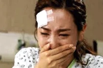 Sáng nào anh cũng hành hạ chỉ vì phút lầm lỡ trong quá khứ