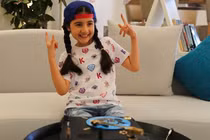 Cô bé 9 tuổi thành nữ DJ trẻ nhất Dubai