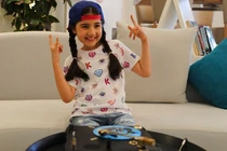 Cô bé 9 tuổi thành nữ DJ trẻ nhất Dubai