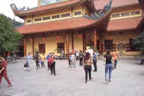 Trụ trì Ba Vàng vẫn "đăng đàn" facebook, gặp khách tăng ở chùa sau bị kỷ luật