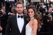 Thiên thần nội y hẹn hò, kết hôn với cầu thủ tham dự Euro 2020