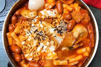 Bùng phát cơn sốt lẩu ngập tràn 'hải sản' giá 65 ngàn