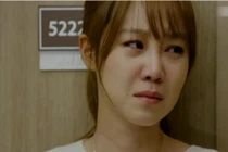 Đi cùng người yêu mới thì thấy bạn gái cũ trở dạ ngay bên đường