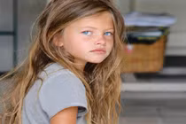 Cuộc sống của bé gái đẹp nhất thế giới khi bước sang tuổi 18