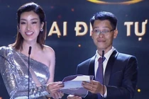 Đỗ Mỹ Linh mắc lỗi trên sóng truyền hình khiến Hà Anh Tuấn phải "khó xử"