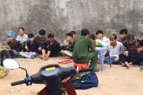 Bị quỵt tiền, gọi hàng chục đàn em mang hung khí đi thanh toán đối thủ