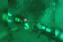 Khai quật kho báu dưới đáy hồ thiêng