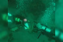 Khai quật kho báu dưới đáy hồ thiêng