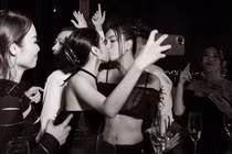 Những nụ hôn đồng giới gây nhức mắt của Ngọc Trinh