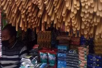 Trông như que củi, cắn muốn gãy răng thành đặc sản được lùng mua