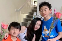 Trương Bá Chi khoe ảnh cận mặt con trai thứ 3: "Còn nhỏ đã biết tập yoga"