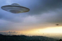 Cô gái hết hồn khi phát hiện UFO ở cự ly cực gần