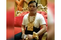 Đại gia Sài Gòn tiếp tục nâng cao đẳng cấp đeo trang sức vàng