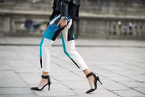 Cách xem tướng đàn bà qua dáng đi đầy đủ và chính xác