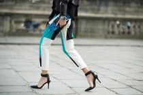 Cách xem tướng đàn bà qua dáng đi đầy đủ và chính xác