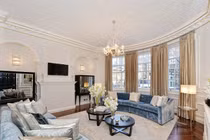 Tỷ phú "vung tay" chi hơn 31 tỷ để sống thử trước khi mua nhà