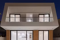 Ngôi nhà mái nghiêng, có kiến trúc độc lạ chưa từng thấy