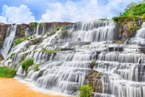 Video: Thác 7 tầng đẹp như dải lụa ở Đà Lạt hút khách nước ngoài