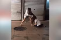 Xôn xao clip bồ nhí đánh ghen ngược, đến tận nơi dằn mặt người vợ