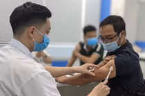 Mới bị gãy xương, có tiêm vắc xin COVID-19 được không?