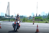 Video: Buổi tập của 58 nữ cảnh sát dẫn đoàn