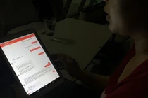 Hứa tặng 25.000 USD, gã trai Tây lừa nữ công nhân vào tròng