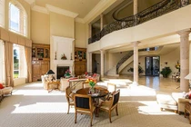 Đột nhập biệt thự 7,4 triệu USD của 'công chúa nhạc pop' Britney Spears