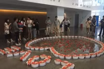 Cầu hôn bằng 99 hộp tôm hùm, chàng trai thành công tức khắc