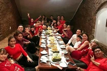 Lộ ảnh con trai Hà Hồ thân thiết với Kim Lý như một gia đình