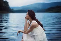 4 kiểu phụ nữ không bao giờ bất hạnh dù có bị phản bội rất đau!