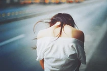 Lúc cô bạn thân cho tôi xem tấm ảnh, tôi tưởng chừng ngã quỵ