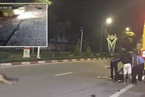 Video: Bị xe khách tông trực diện, 2 nữ sinh thương vong