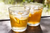 Uống trà đá để giải khát, cẩn thận rước bệnh vào người 