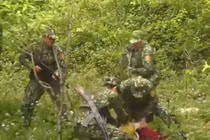 Video: Quật ngã, bắt kẻ chuyên lừa bán phụ nữ sang Trung Quốc