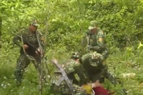 Video: Quật ngã, bắt kẻ chuyên lừa bán phụ nữ sang Trung Quốc