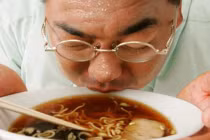 Tác hại đáng sợ khi bạn thường xuyên ăn mì tôm vào buổi sáng