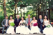 3 thế hệ nhà cô dâu, chú rể đi chụp ảnh cưới trong hạnh phúc